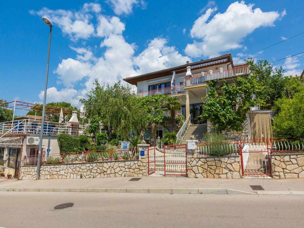 Apartments Susanne Новий Винодольський Екстер'єр фото